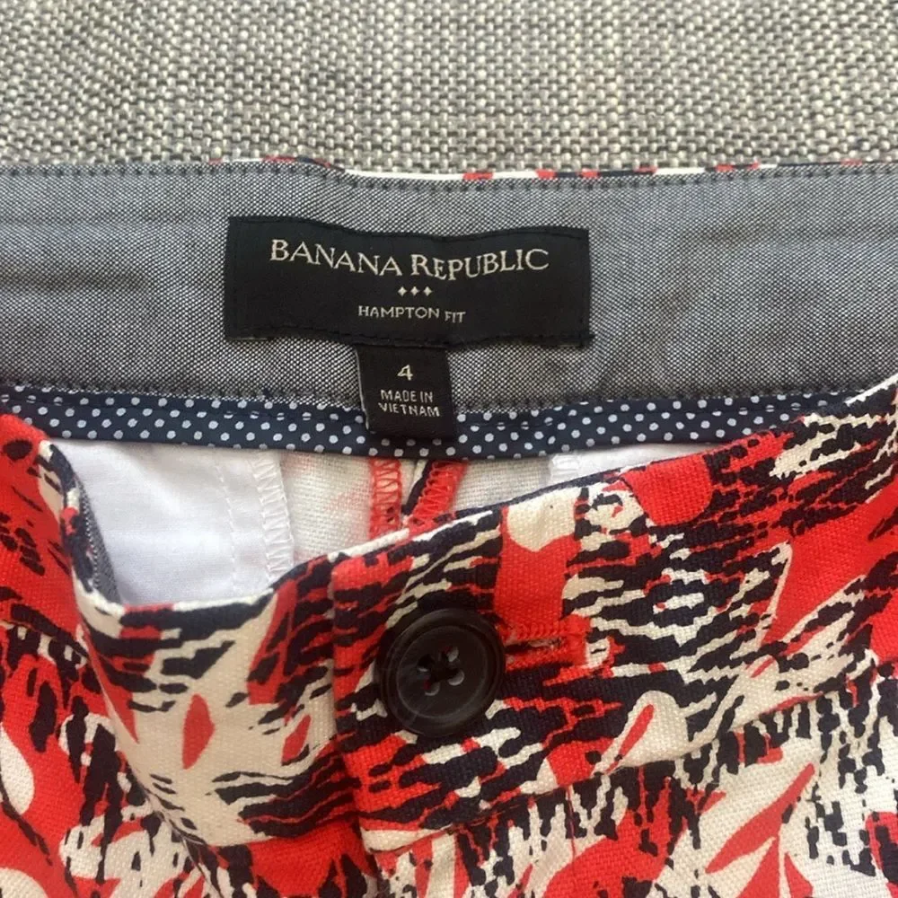 Banana Republic Shorts Women’s 4 Hampton Fit Red Navy